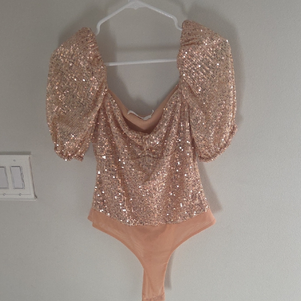 Astr Sequin Puff Sleeve Bodysuit in Blush